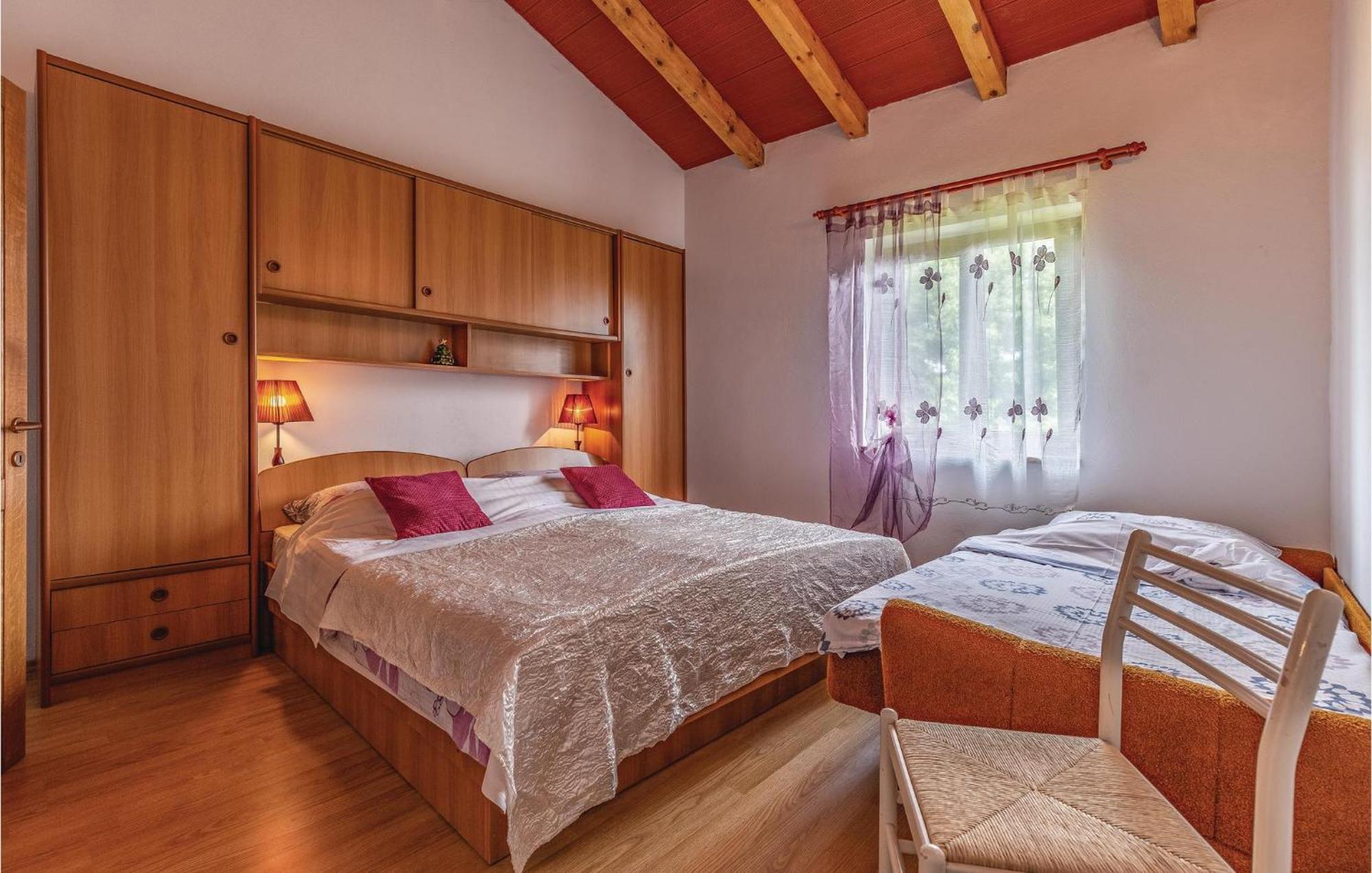 2 Bedroom Amazing Home In Rakotule Exterior photo