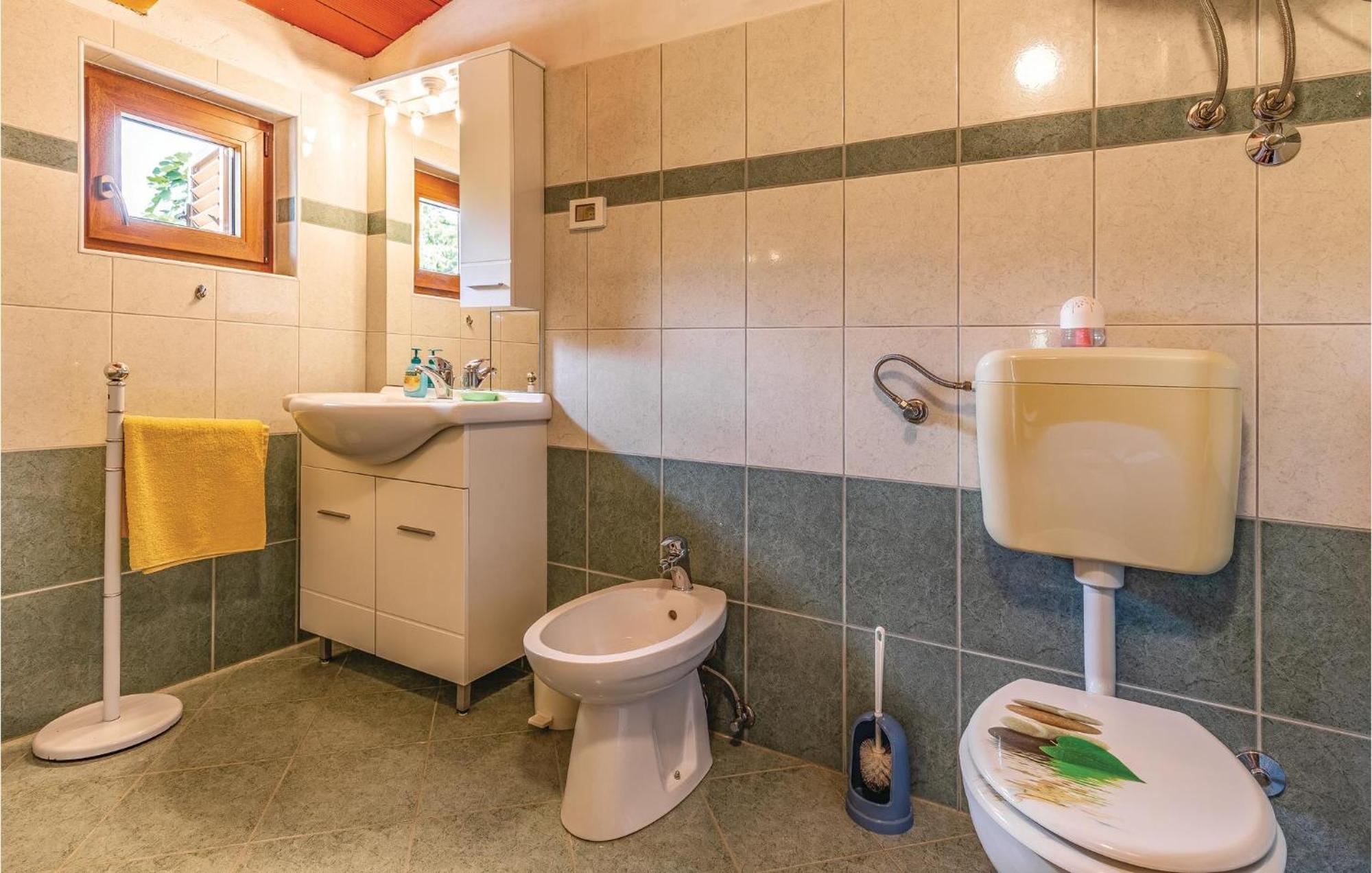2 Bedroom Amazing Home In Rakotule Exterior photo