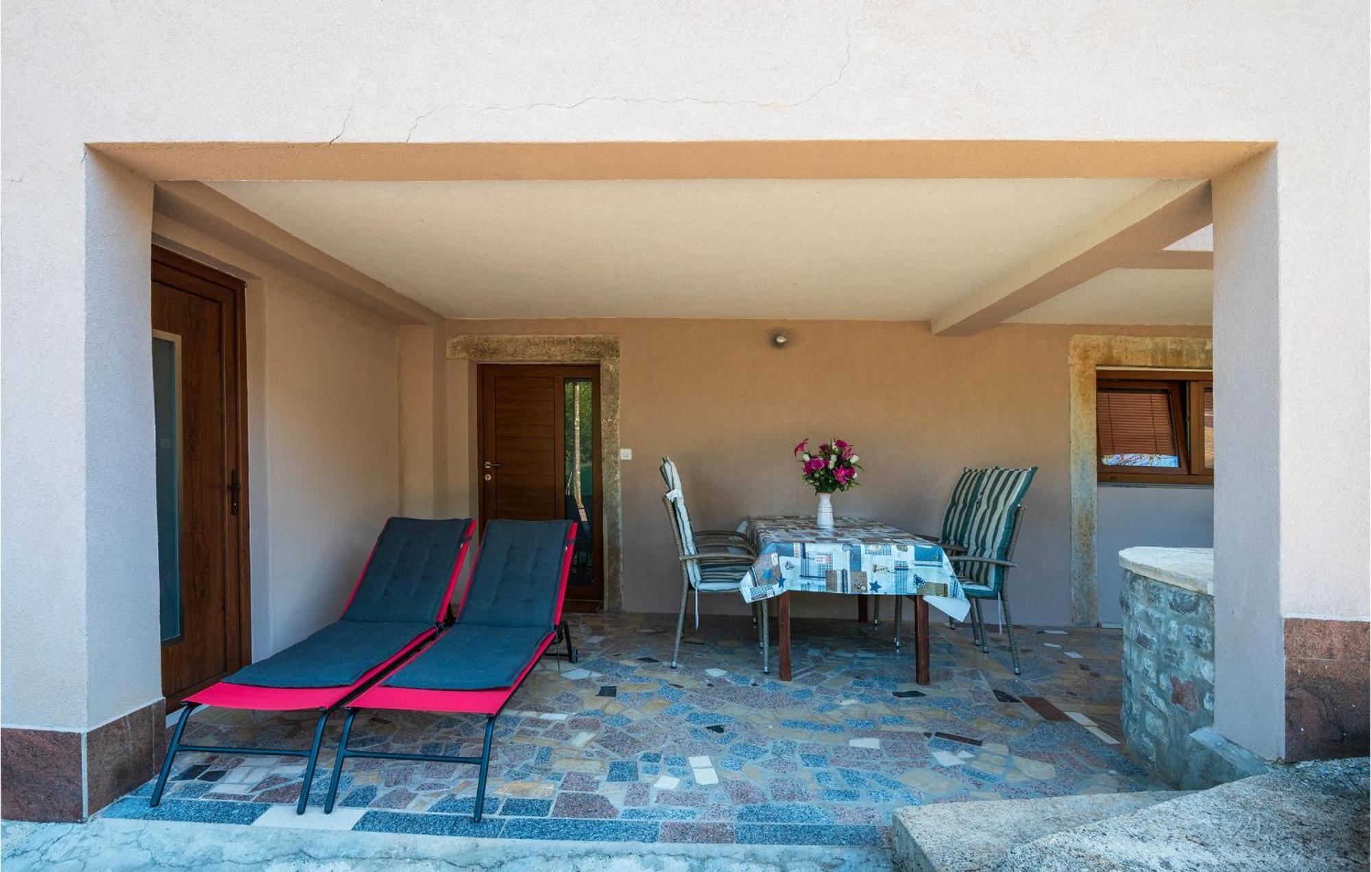 2 Bedroom Amazing Home In Rakotule Exterior photo